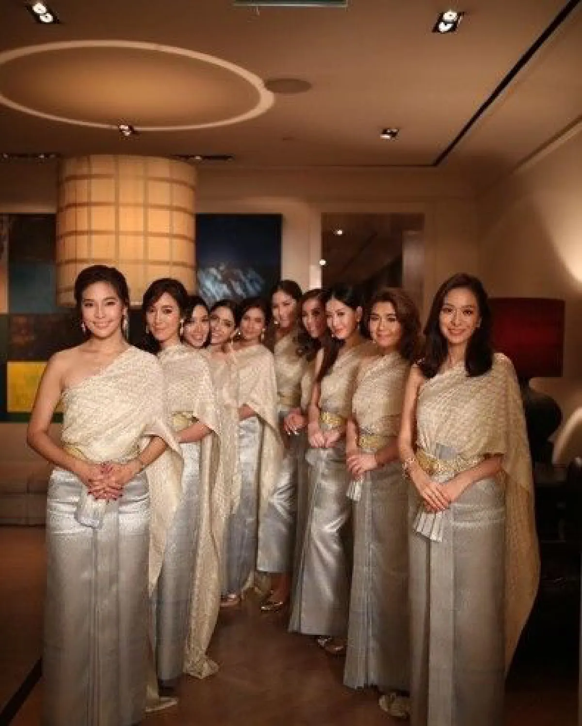 ส่องภาพเจ้าสาว "เอ็ม บุษราคัม" เเละผองเพื่อน งดงาม จัดเต็มทุกนาง