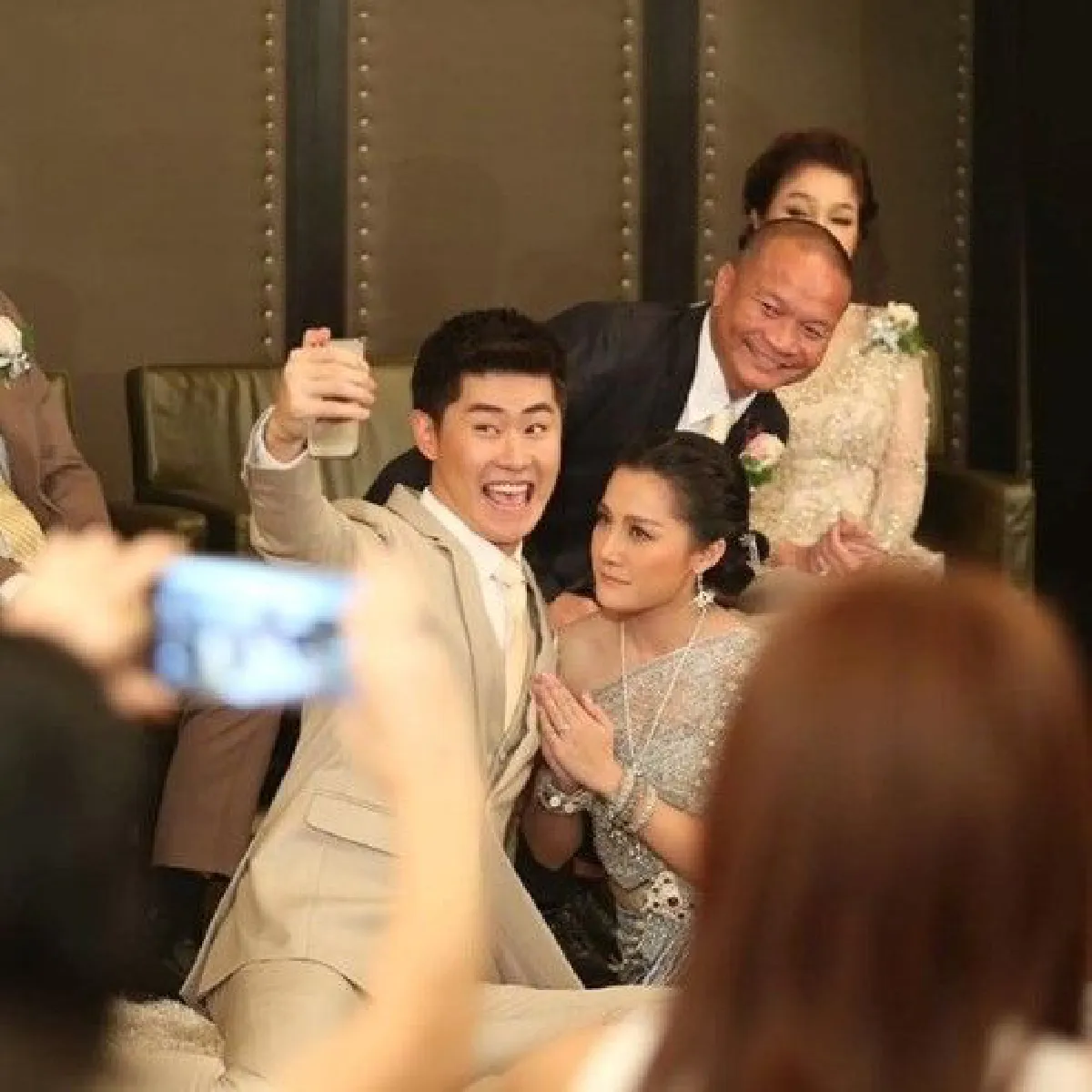 ส่องภาพเจ้าสาว "เอ็ม บุษราคัม" เเละผองเพื่อน งดงาม จัดเต็มทุกนาง