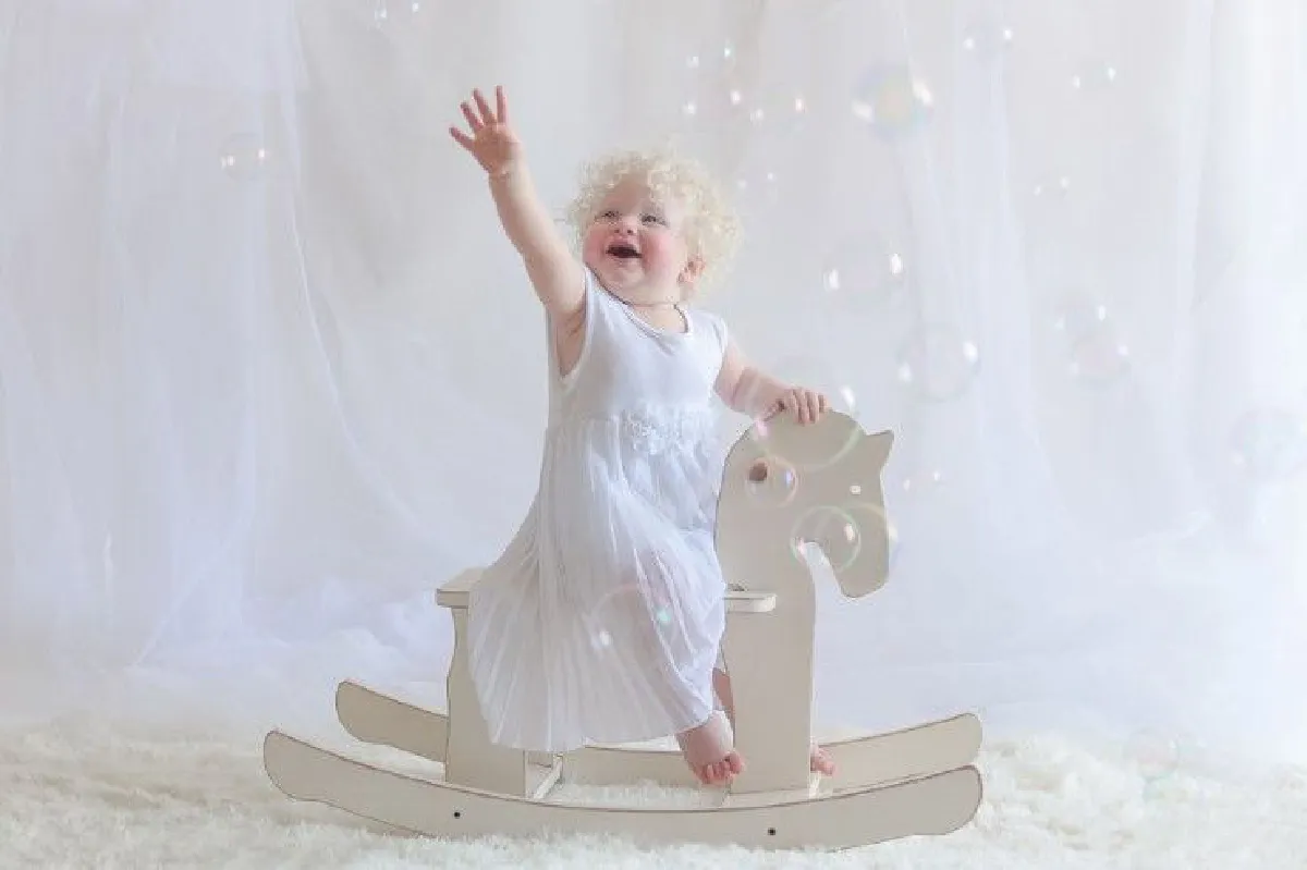 ชมโปรเจคที่ถ่ายทอดความงามของคนผิวเผือก