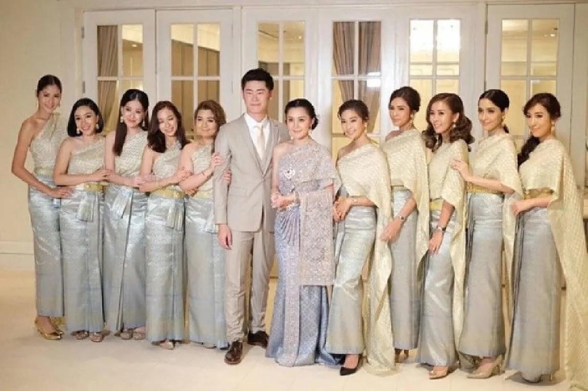 ส่องภาพเจ้าสาว "เอ็ม บุษราคัม" เเละผองเพื่อน งดงาม จัดเต็มทุกนาง