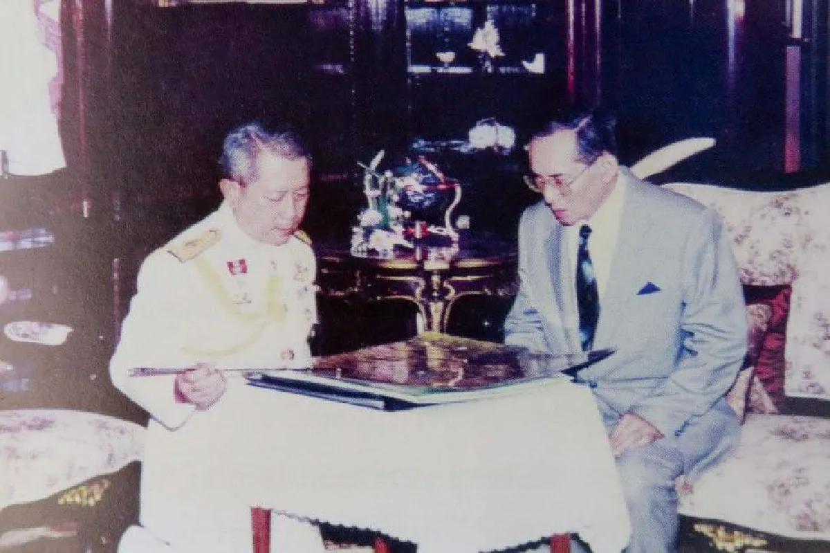 เรื่องเล่าจากองคมนตรี "พระมหากษัตริย์ ผู้ให้"