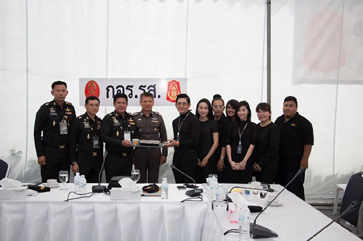 เซ็น คอร์เปอร์เรชั่นฯ ร่วมแจกอาหารและน้ำดื่มให้กับเจ้าหน้าที่อาสามัคร