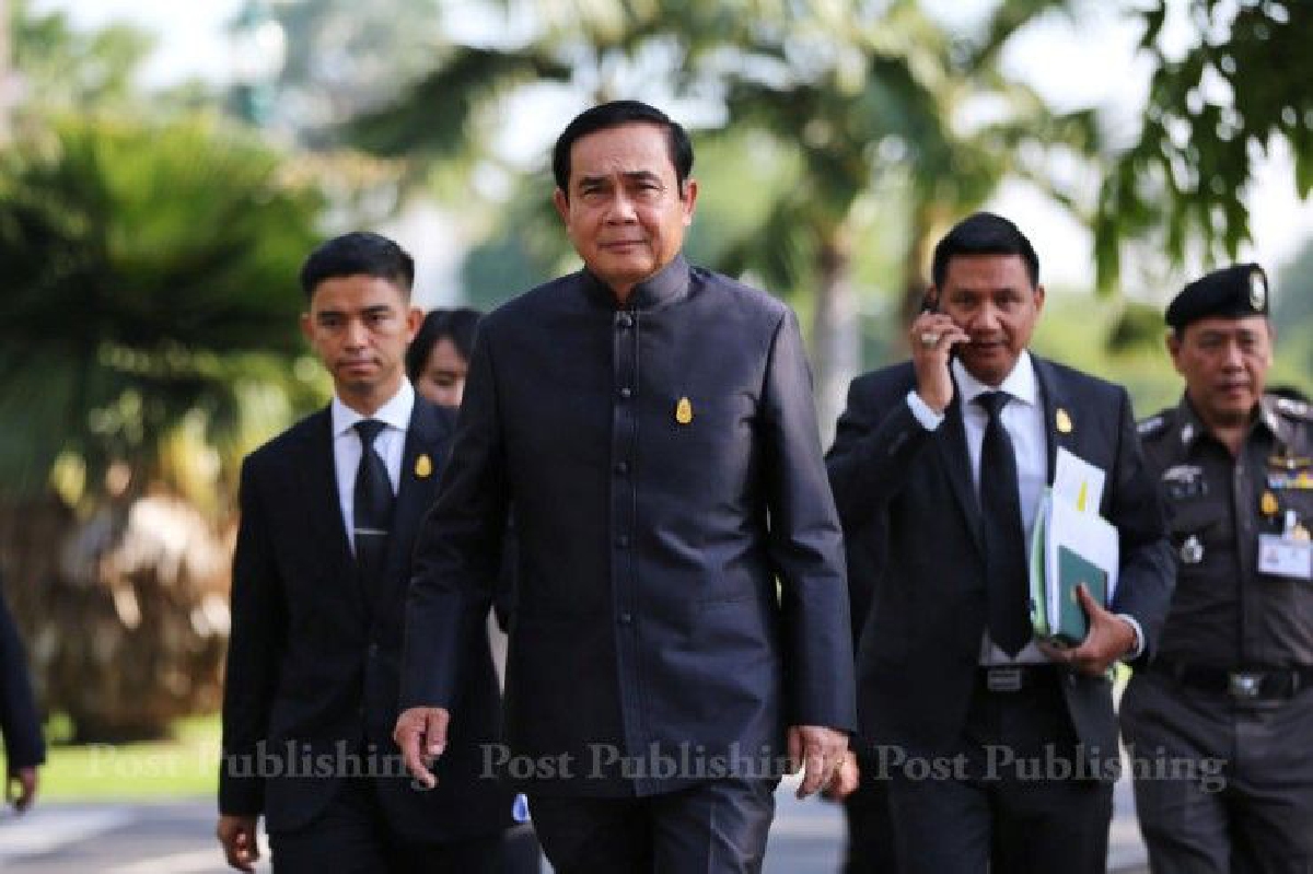 บิ๊กตู่เผยยังไม่พอใจจัดระเบียบรถตู้โดยสารเพราะยังมีปัญหา บิ๊กตู่เผยยังไม่พอใจจัดระเบียบรถตู้โดยสารเพราะยังมีปัญหา