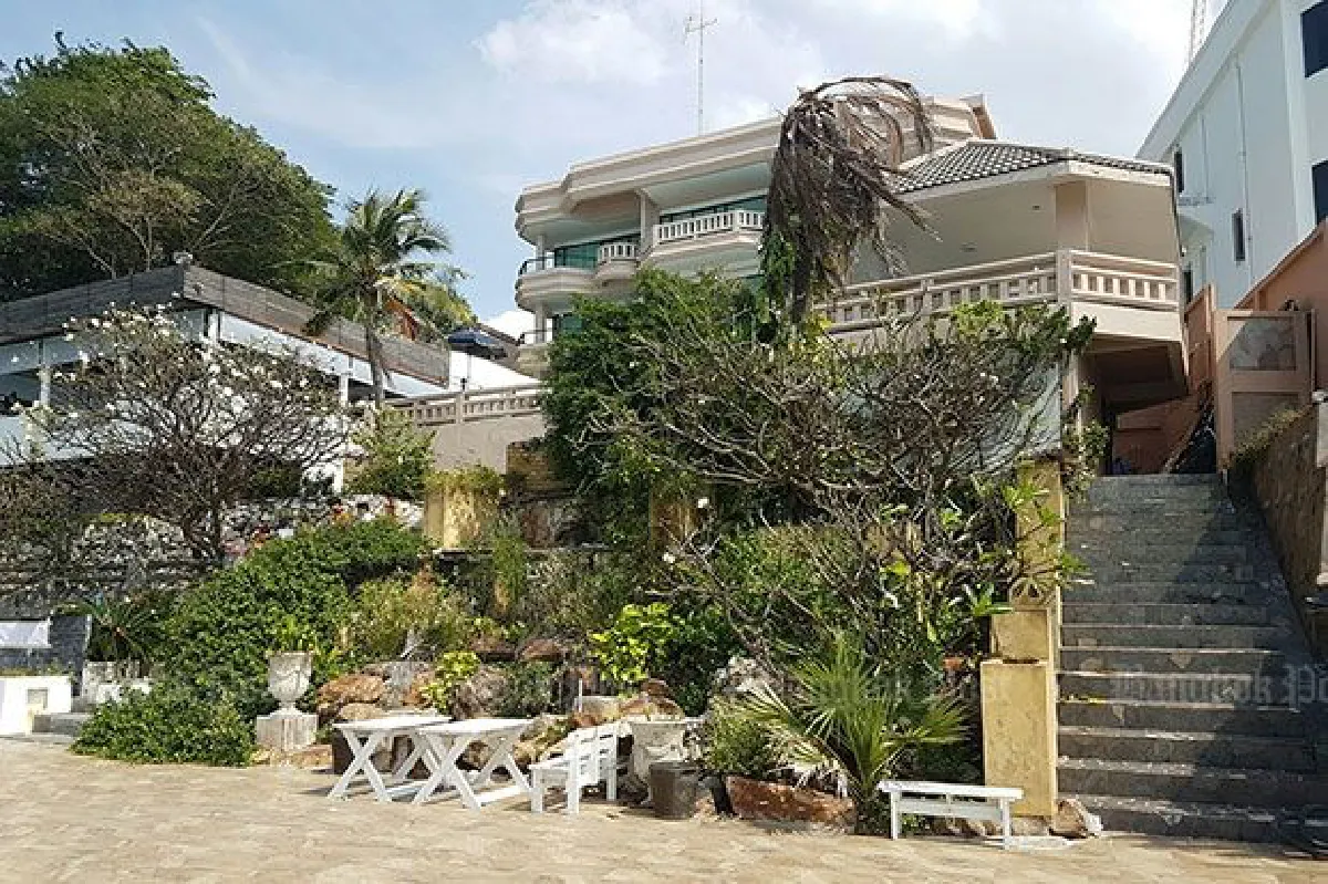 Scenic pool at Pattaya's cliff house demolished