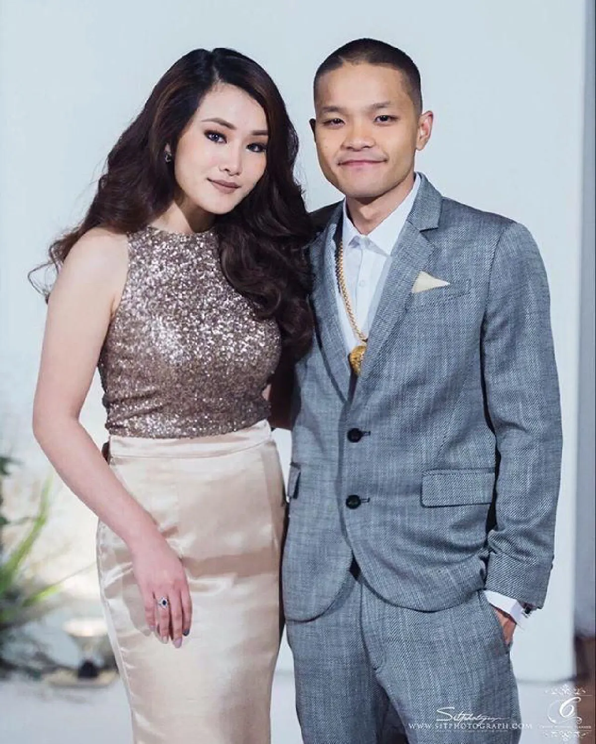 ว่าที่สะใภ้พ่อหม่ำ! มิกซ์ เพทาย ควงหวานใจร่วมงานแต่งพี่สาว