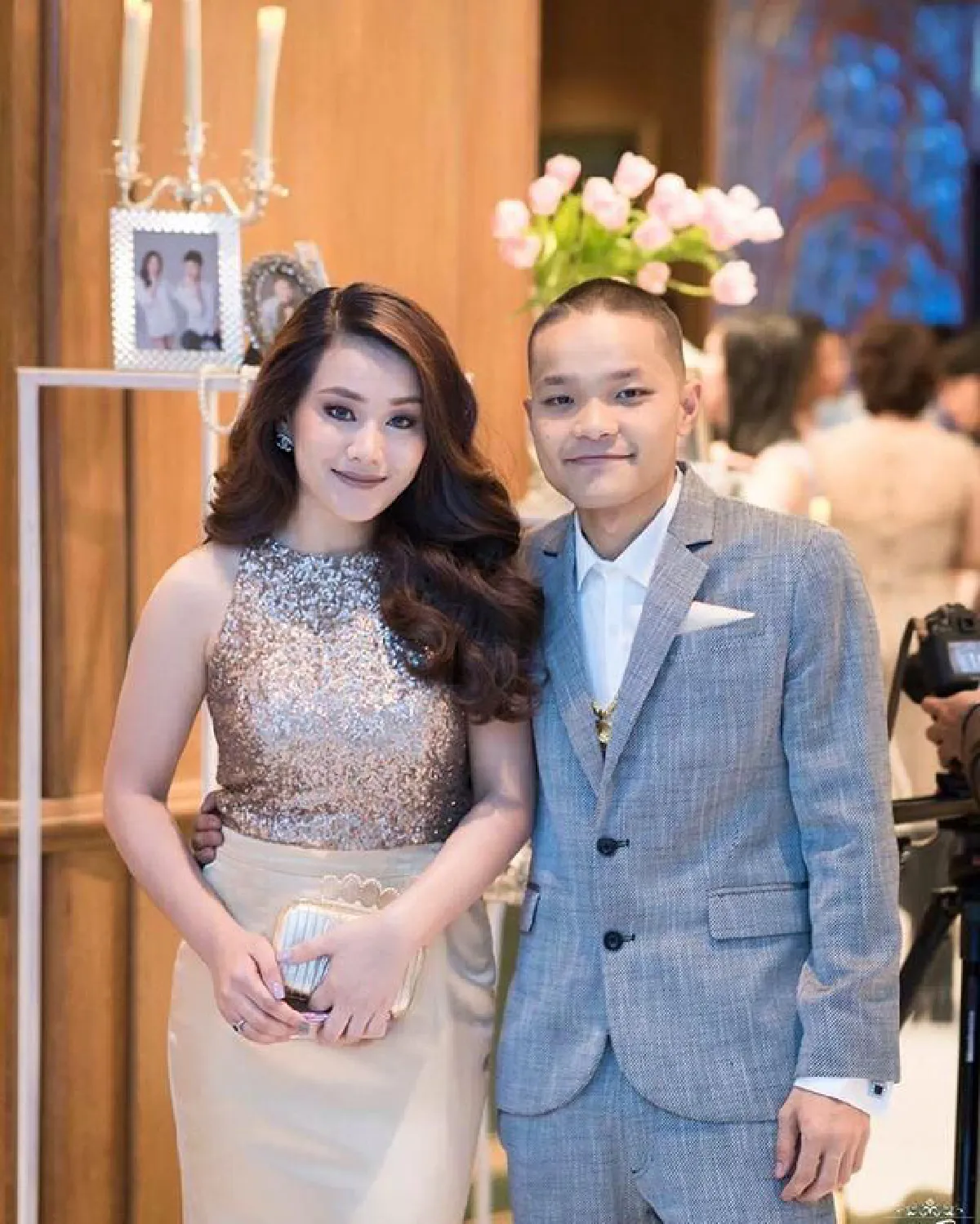 ว่าที่สะใภ้พ่อหม่ำ! มิกซ์ เพทาย ควงหวานใจร่วมงานแต่งพี่สาว