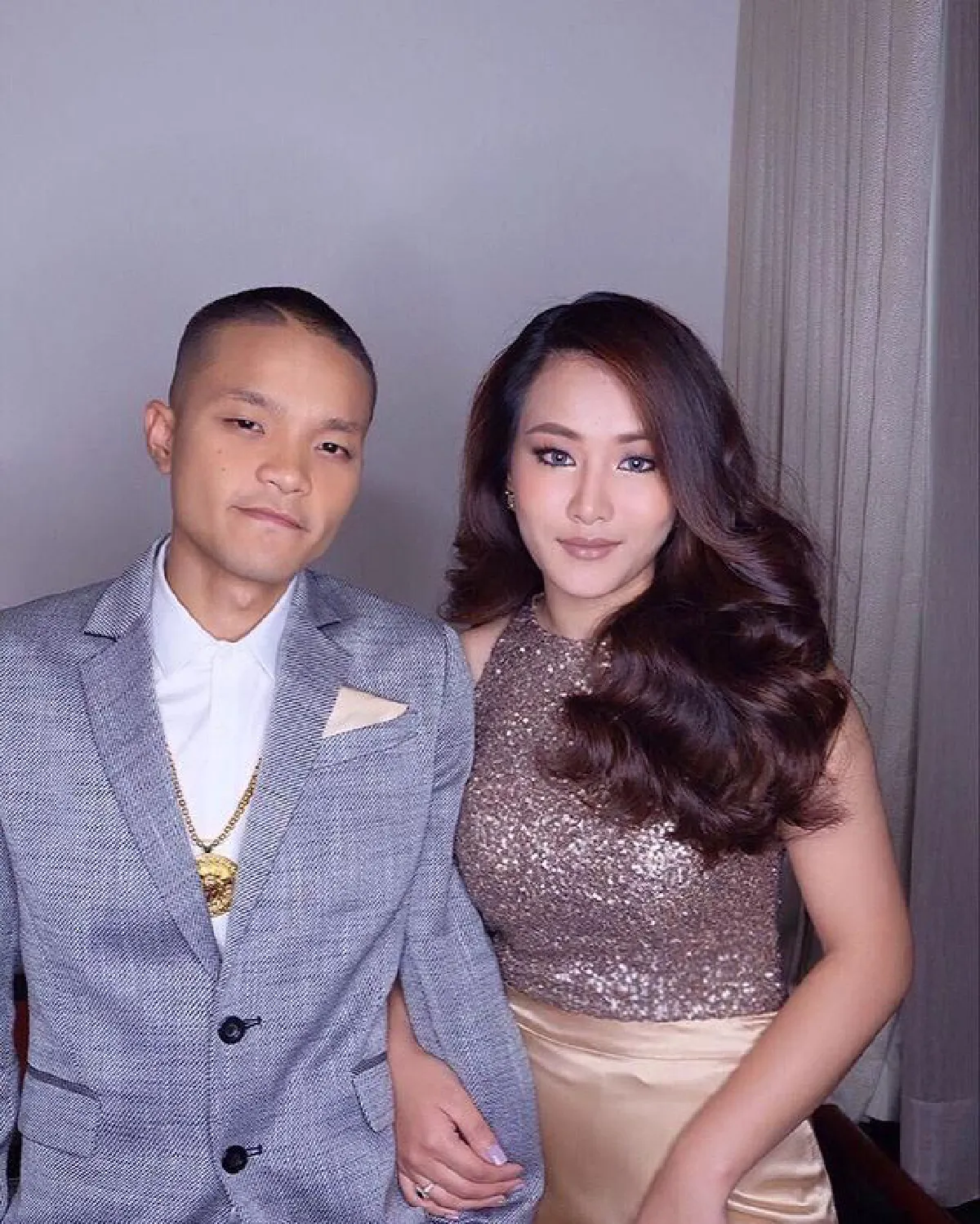 ว่าที่สะใภ้พ่อหม่ำ! มิกซ์ เพทาย ควงหวานใจร่วมงานแต่งพี่สาว