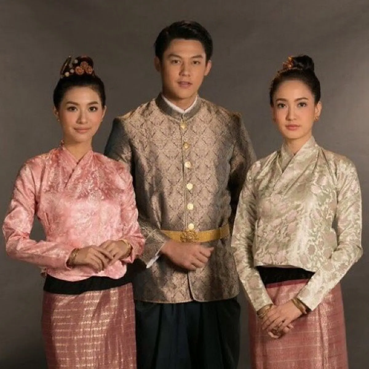 แฝดคนละฝา! มิว นิษฐา-แต้ว ณฐพร สวยเซ็กซี่ถ่ายปฏิทินช่อง 3