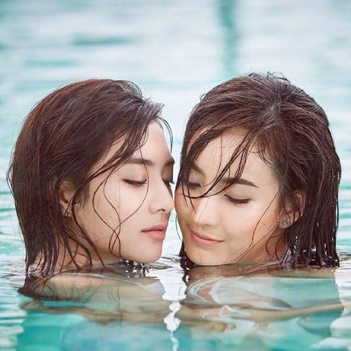 แฝดคนละฝา! มิว นิษฐา-แต้ว ณฐพร สวยเซ็กซี่ถ่ายปฏิทินช่อง 3