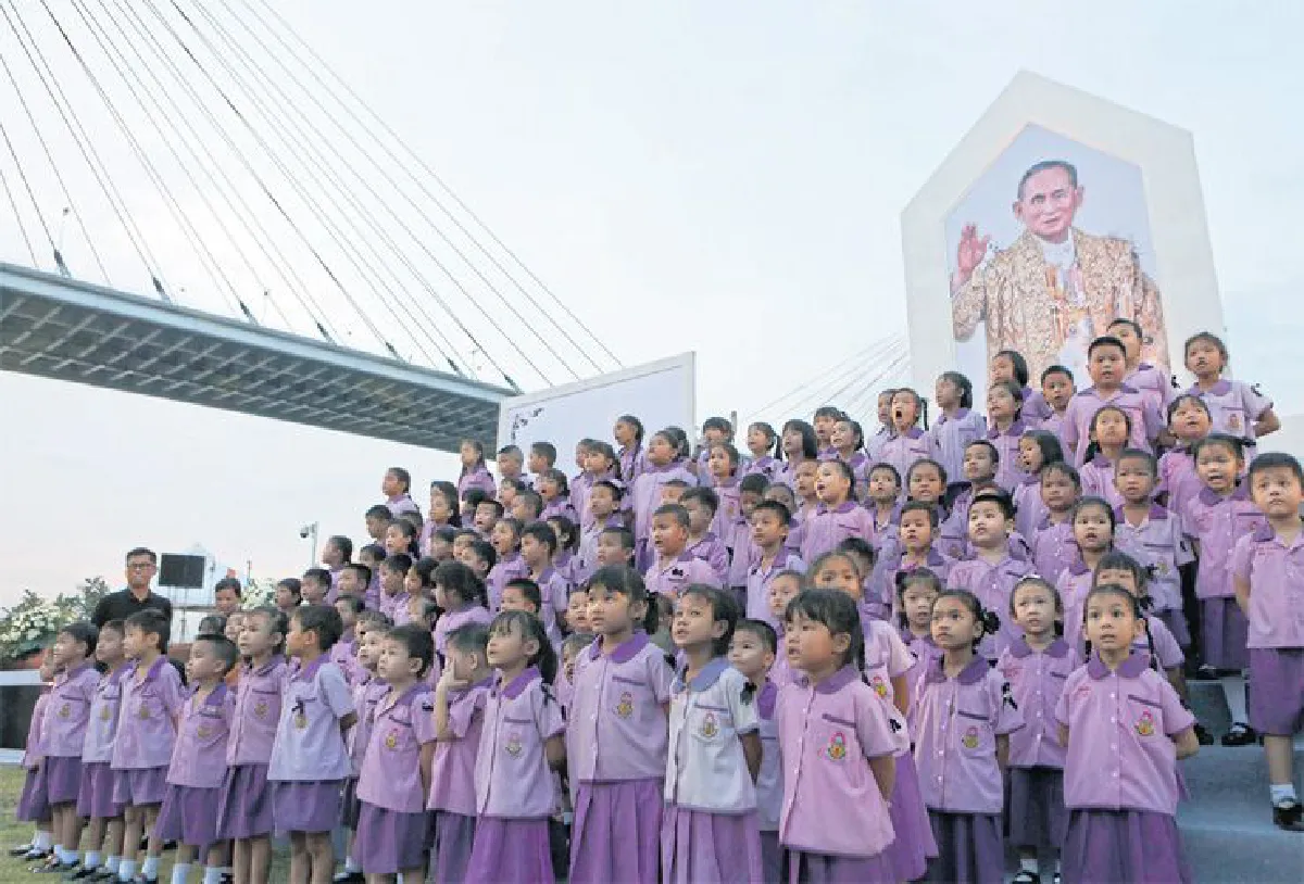 ทั่วหล้าพร้อมใจอาลัยแด่พ่อหลวง