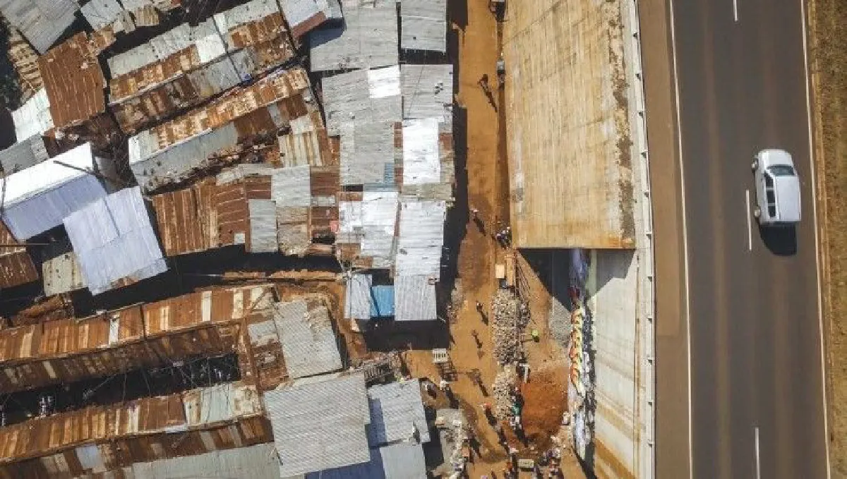 ภาพถ่ายจากโดรนแสดงช่องว่างระหว่างคนจน และคนรวยในเคนยา