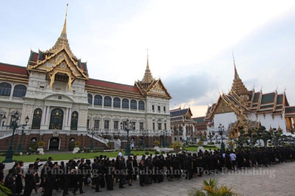 สำนักพระราชวังเผย26พ.ย.มีสถิติยอดผู้เข้ากราบสักการะพระบรมศพสูงสุด สำนักพระราชวังเผย26พ.ย.มีสถิติยอดผู้เข้ากราบสักการะพระบรมศพสูงสุด