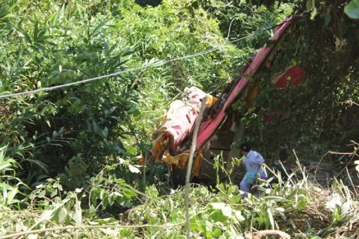 "ยกระดับคนขับให้เป็นกัปตัน"...ถอดบทเรียนอุบัติเหตุรถทัวร์ตกเหว18ศพ
