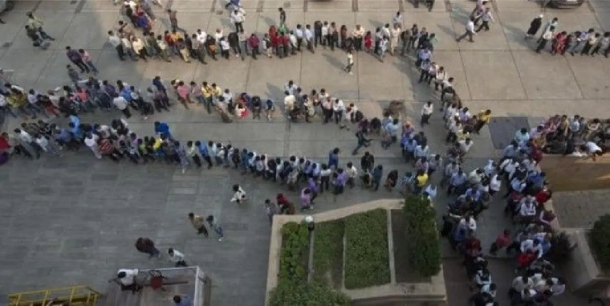 ชาวอินเดียหลายหมื่นประท้วงต่อต้านการยกเลิกธนบัตรของรัฐบาล