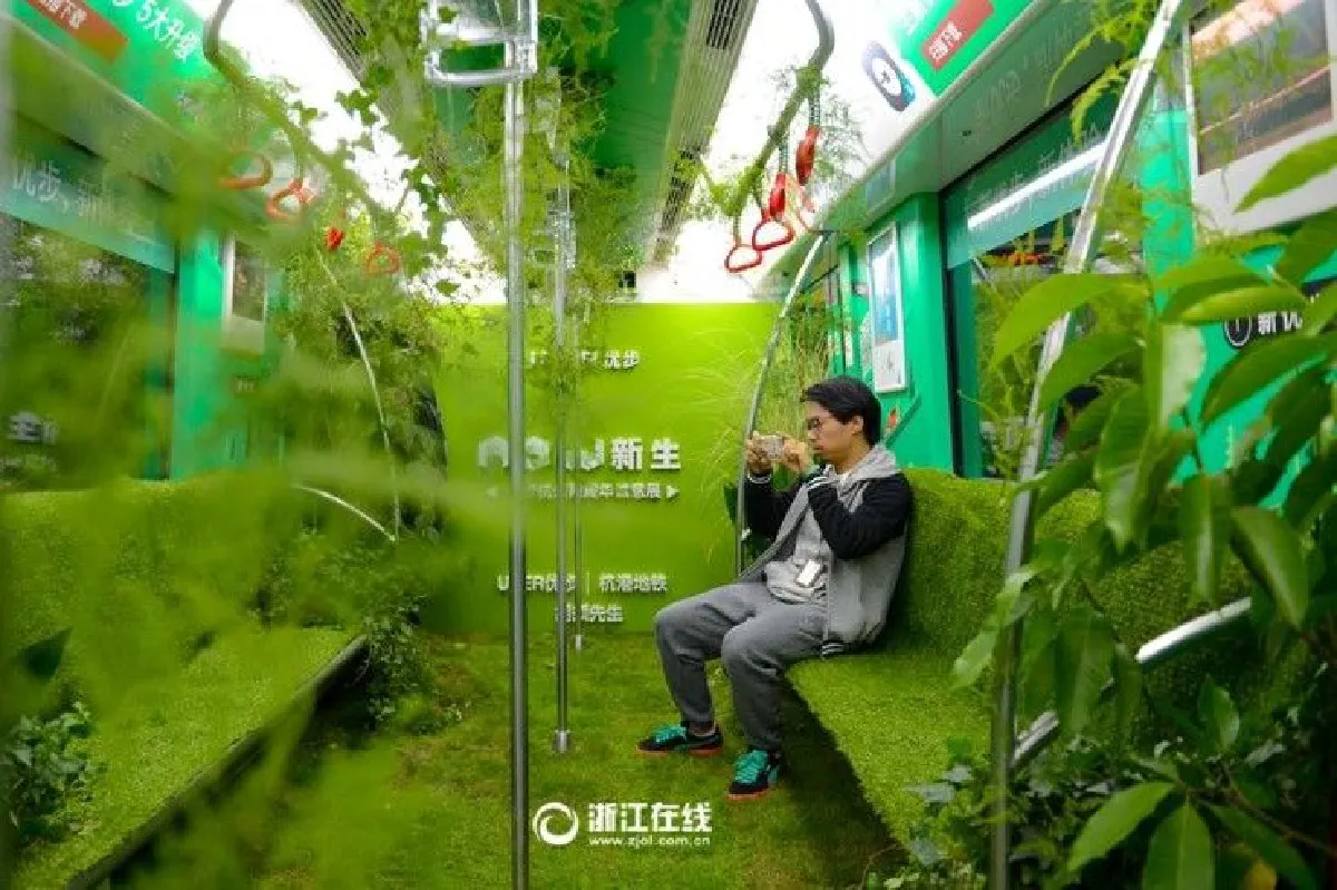 จีนผุดไอเดียรักษ์โลก นำป่าไว้ในรถไฟใต้ดิน