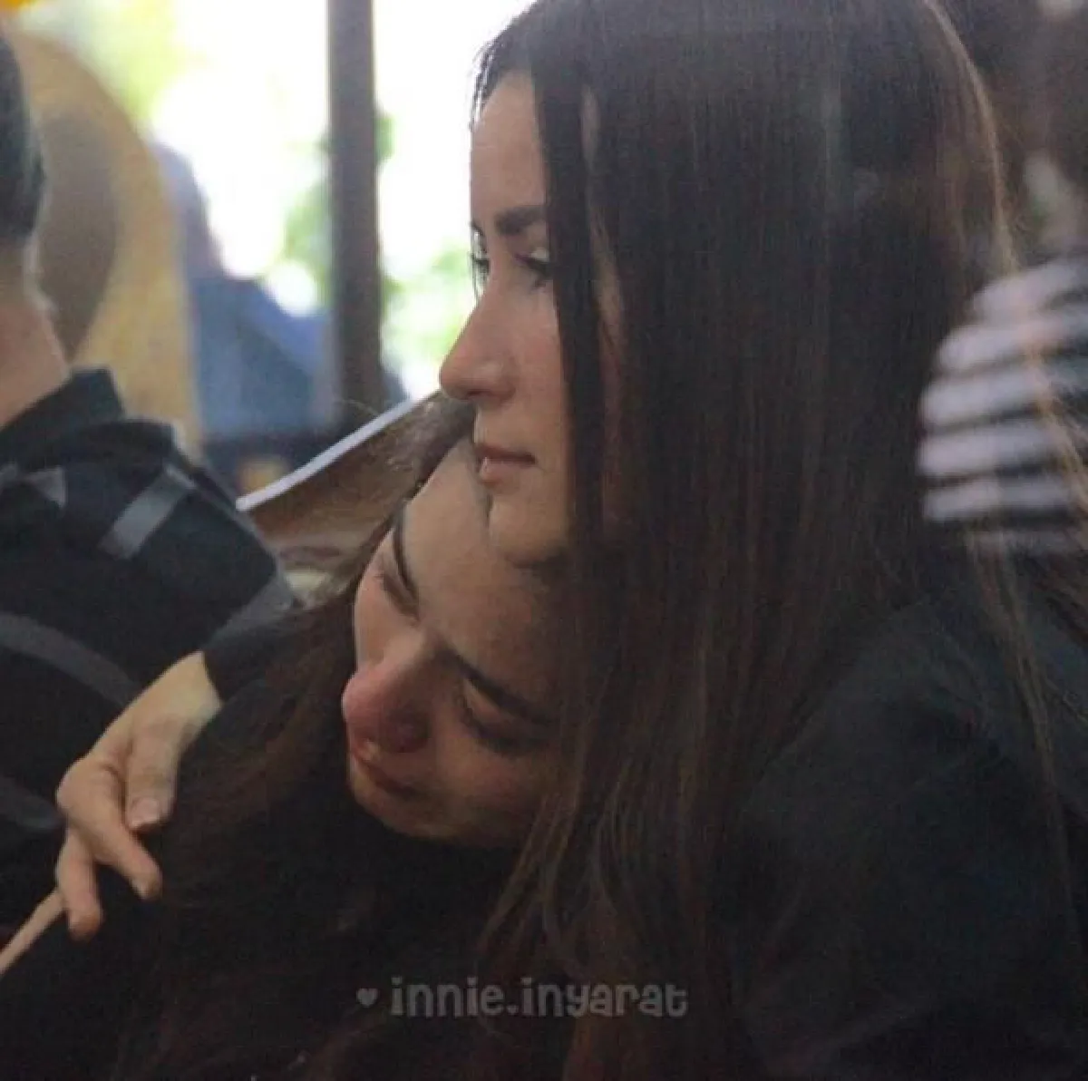 กำลังใจจากเพื่อนดาราส่งถึง คิมเบอร์ลี่ ในวันที่สูญเสียคุณพ่อ