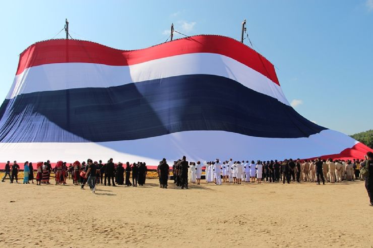 ชมธงชาติไทยใหญ่ที่สุดในโลก(มีคลิป) ชมธงชาติไทยใหญ่ที่สุดในโลก(มีคลิป)