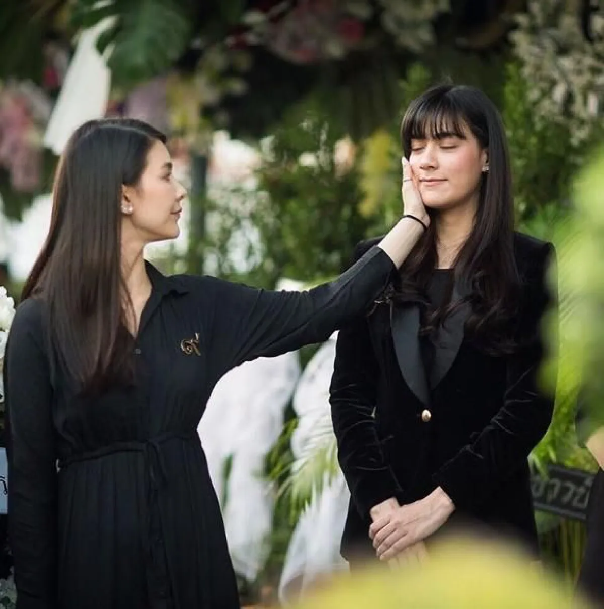 กำลังใจจากเพื่อนดาราส่งถึง คิมเบอร์ลี่ ในวันที่สูญเสียคุณพ่อ