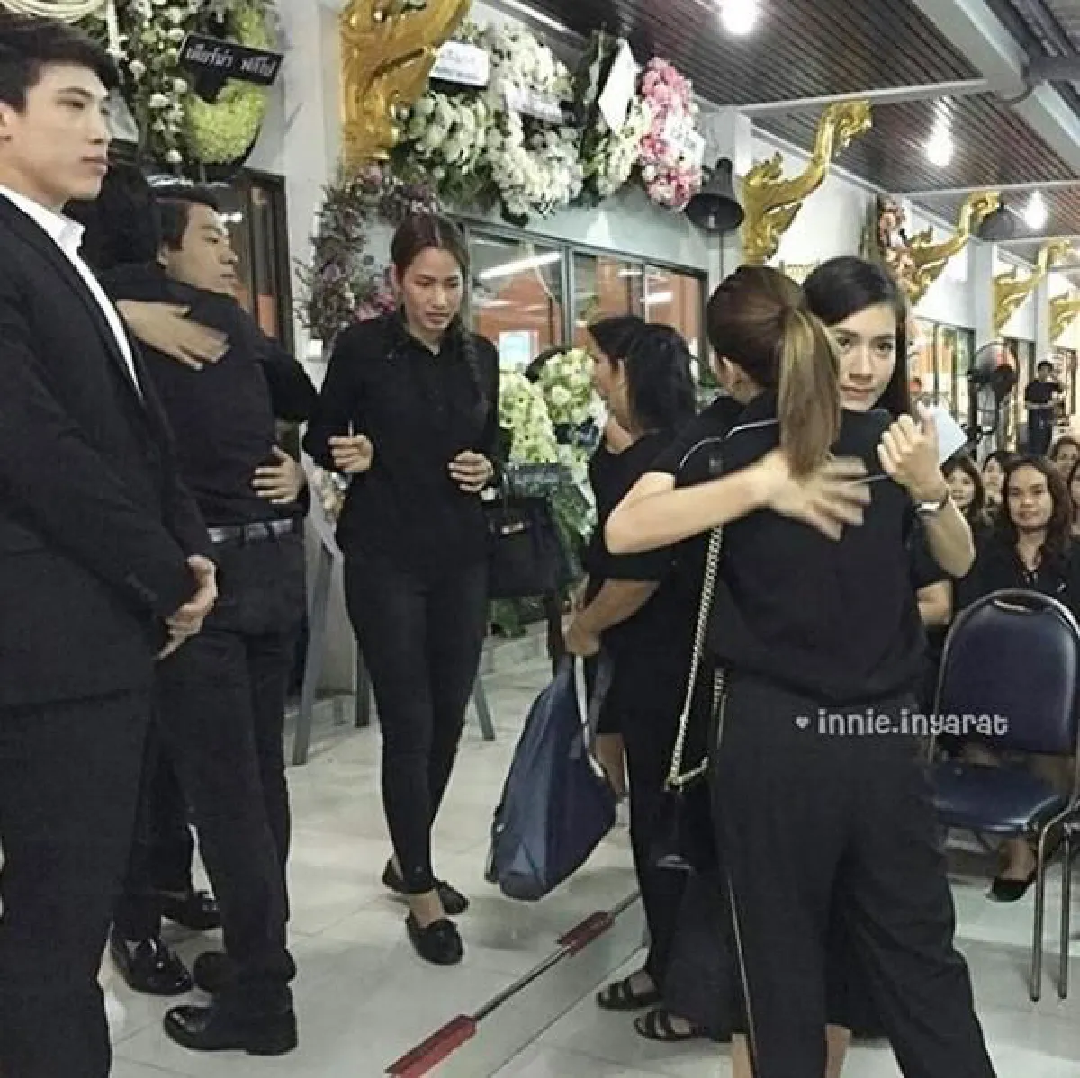 กำลังใจจากเพื่อนดาราส่งถึง คิมเบอร์ลี่ ในวันที่สูญเสียคุณพ่อ