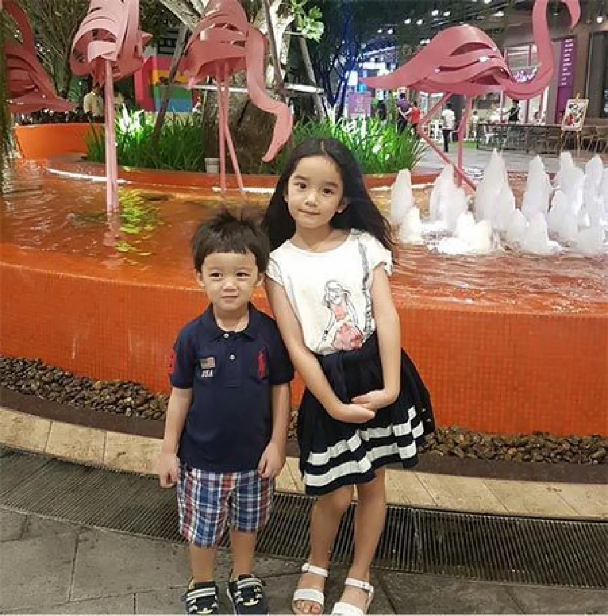 10 ภาพ น้องณดา-ณดล ลูกแม่กบ สุวนันท์ ยิ่งโตยิ่งน่ารักหนักมาก