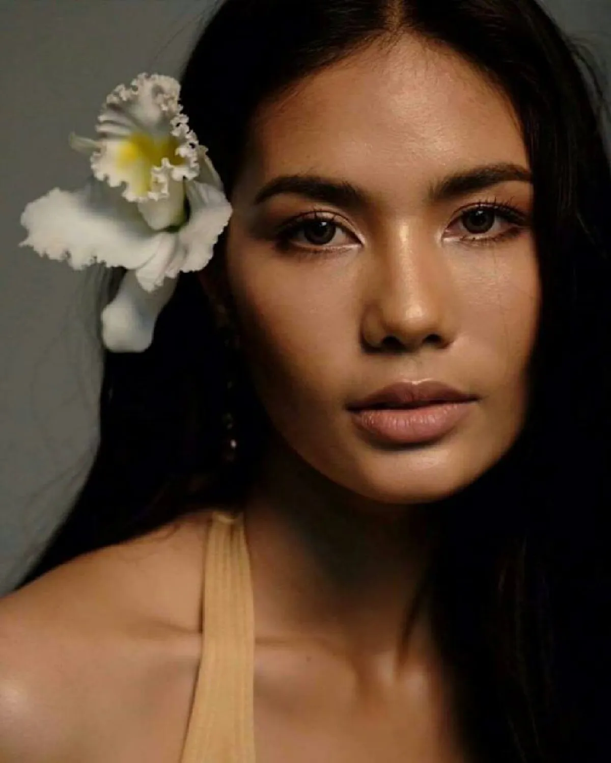 ภาพล่าสุด น้ำตาล ชลิตา อวดเสน่ห์สวยคมก่อนสู้ศึกมิสยูนิเวิร์ส