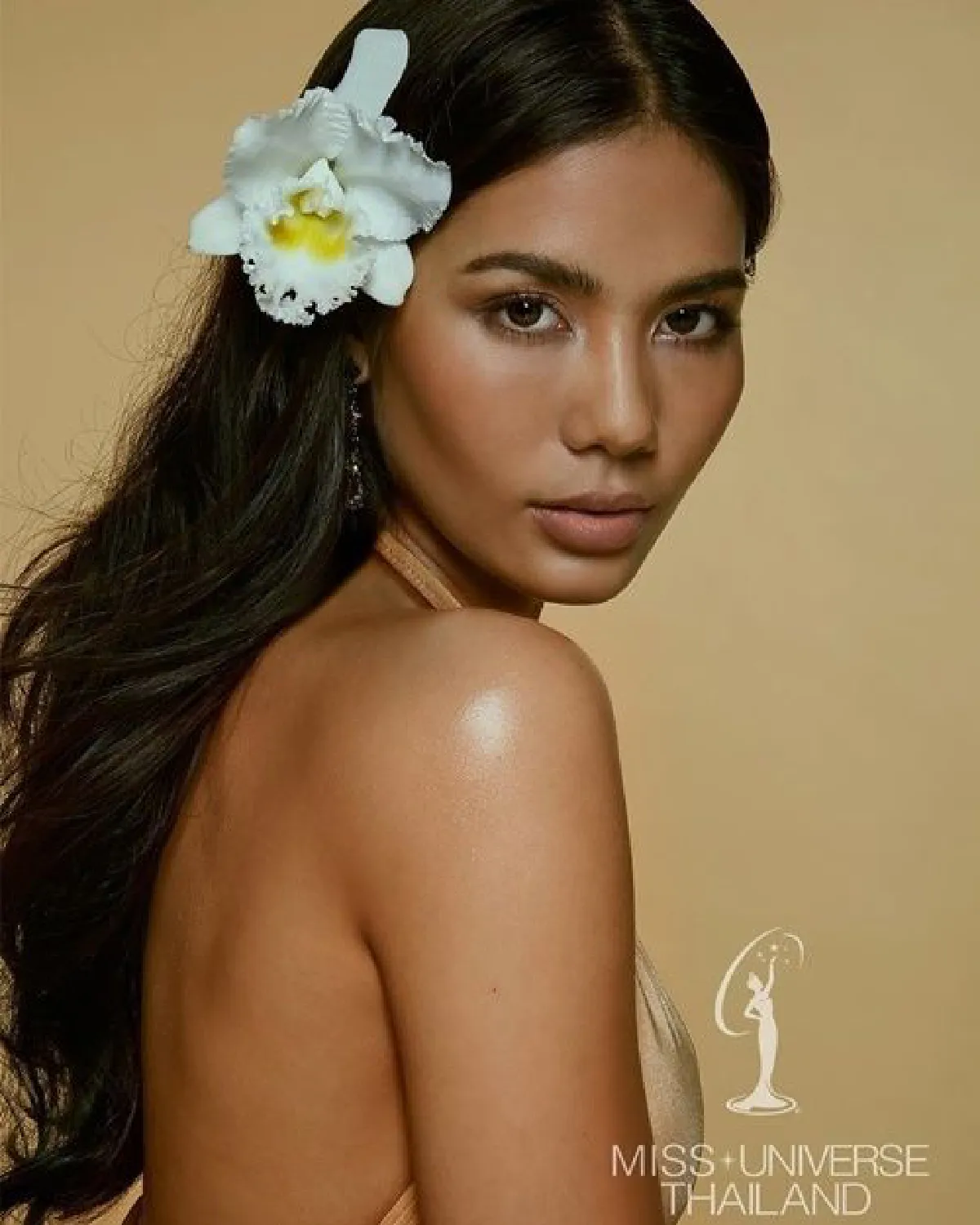 ภาพล่าสุด น้ำตาล ชลิตา อวดเสน่ห์สวยคมก่อนสู้ศึกมิสยูนิเวิร์ส