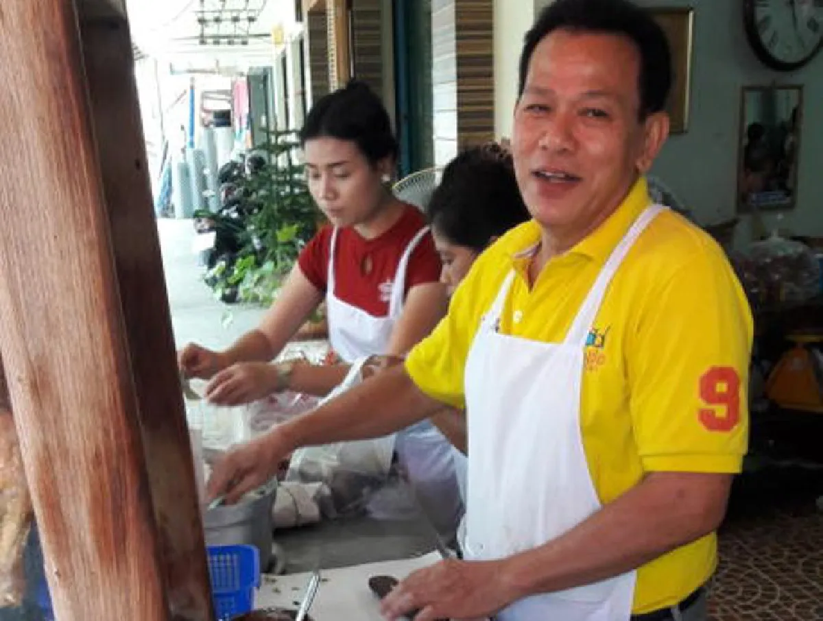 ข้าวหมูแดงเฮียต๊ะ บ้านโป่งราชบุรี