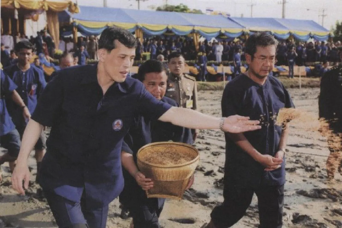 ทรงเจริญรอยตามเบื้องพระยุคลบาท "พระบารมีแผ่ไพศาล"