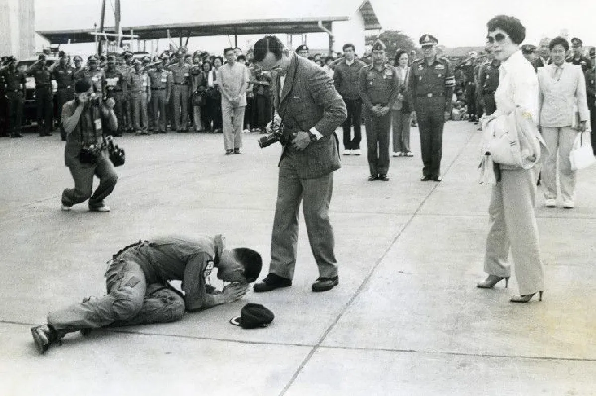 ทรงเจริญรอยตามเบื้องพระยุคลบาท "พระบารมีแผ่ไพศาล"