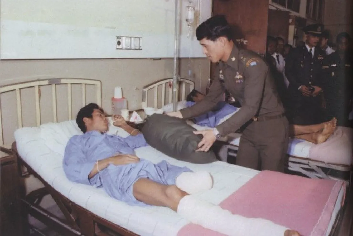 ทรงเจริญรอยตามเบื้องพระยุคลบาท "พระบารมีแผ่ไพศาล"