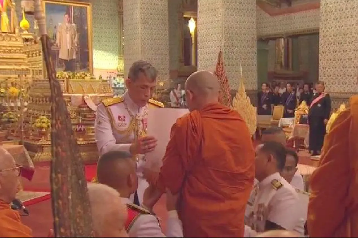 สมเด็จพระเจ้าอยู่หัวเสด็จฯทรงบำเพ็ญพระราชกุศลทักษิณานุปทาน