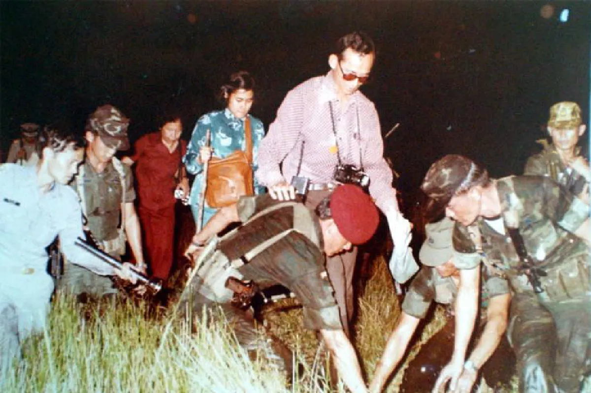 ก้าวพระบาทรัชกาลที่ ๙ รำลึกไว้ในใจพสกนิกรไทย
