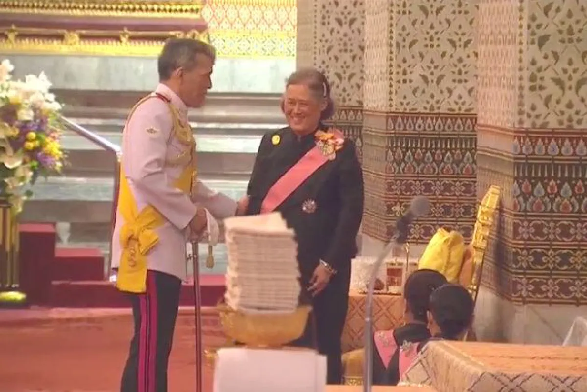 สมเด็จพระเจ้าอยู่หัวเสด็จฯทรงบำเพ็ญพระราชกุศลทักษิณานุปทาน