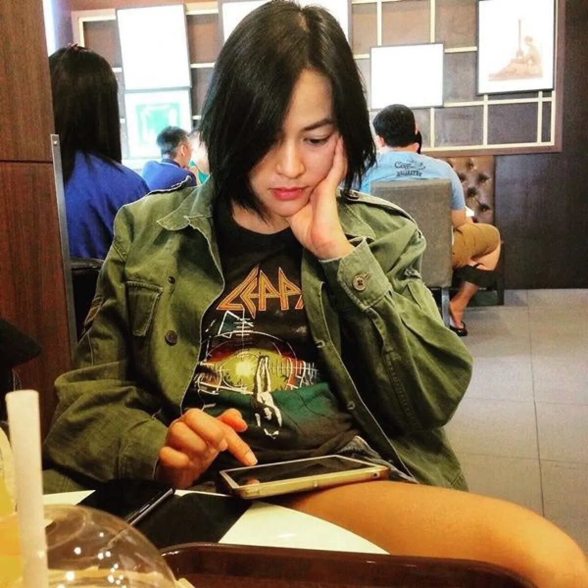 สวยแซ่บนอกจอ! รวมภาพ เฟรช อริศรา-แม่คำปอง จากละครนาคี