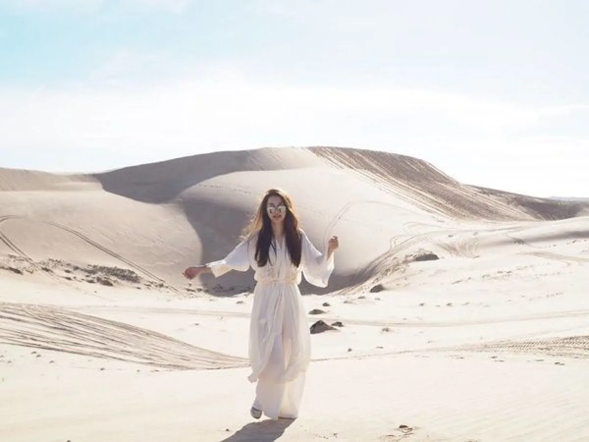 ส่องภาพ มิว นิษฐา สวยท้าแดดกลางทะเลทรายที่เวียดนาม