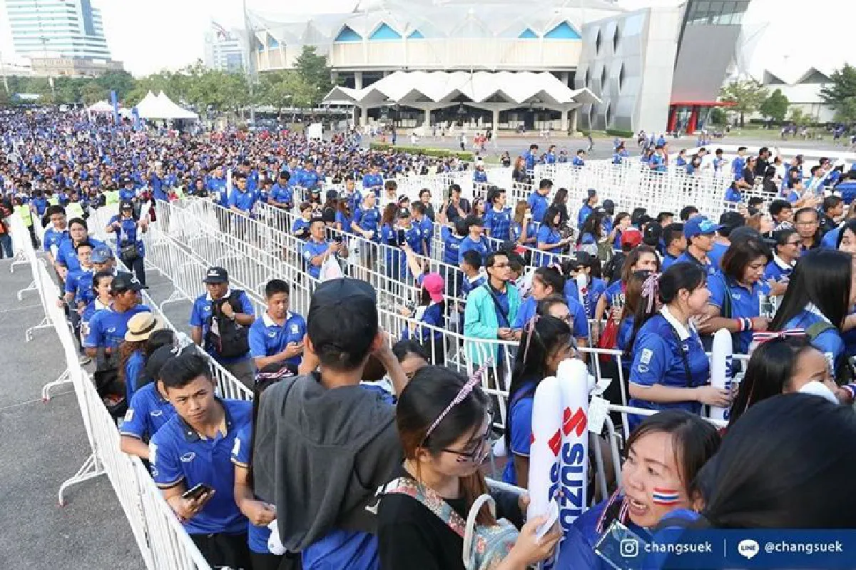กองเชียร์คึกคักรอ "ช้างศึก" ลงสนาม