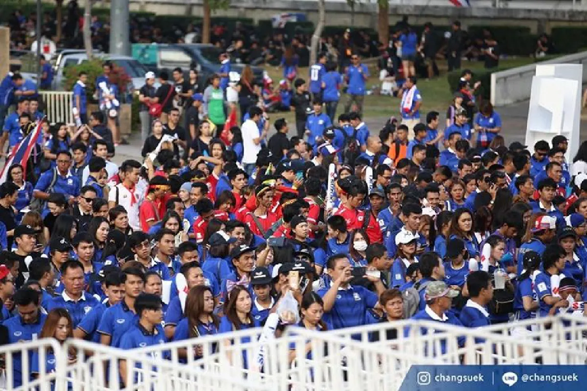 กองเชียร์คึกคักรอ "ช้างศึก" ลงสนาม