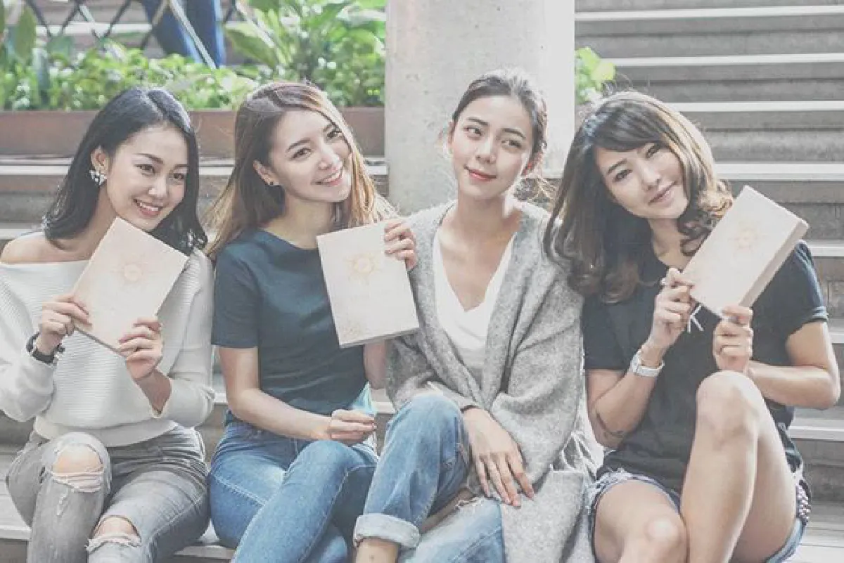 สวยหรูดูแพง! การ์ดแต่งงานของคู่รักสุดหวาน นิวเคลียร์-เพชรจ้า