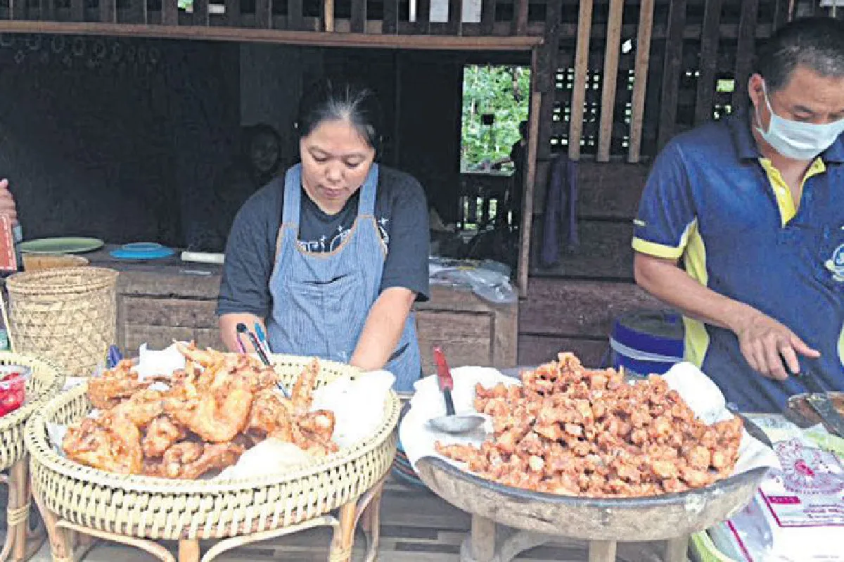 ป้านิ่ม ไส้อั่วย่าง @แม่กำปอง