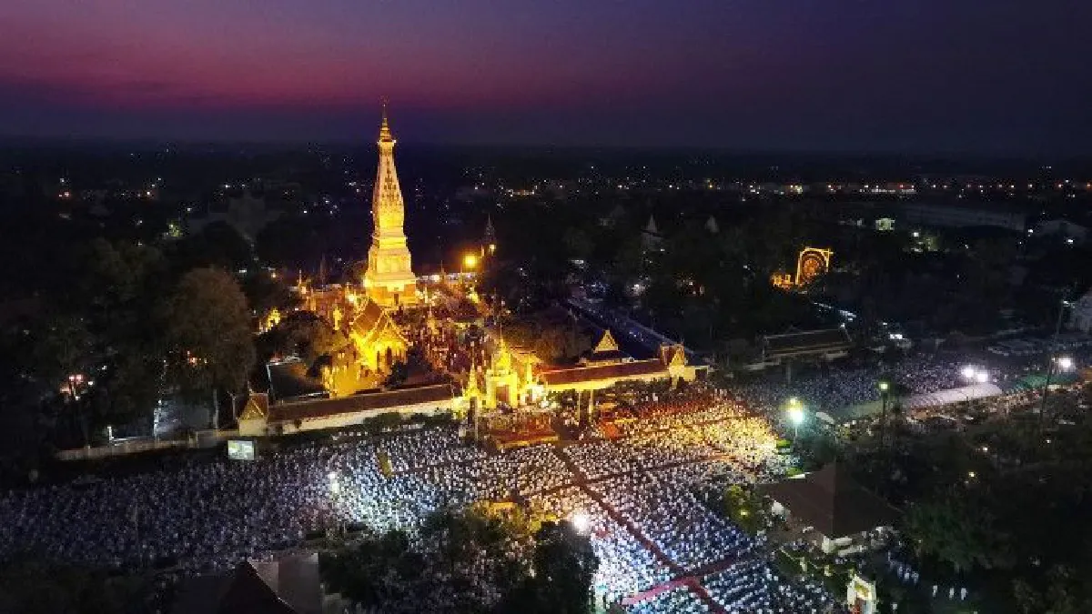 อลังการ!นครพนมสวดมนต์ข้ามคืนถวายในหลวง ร.9