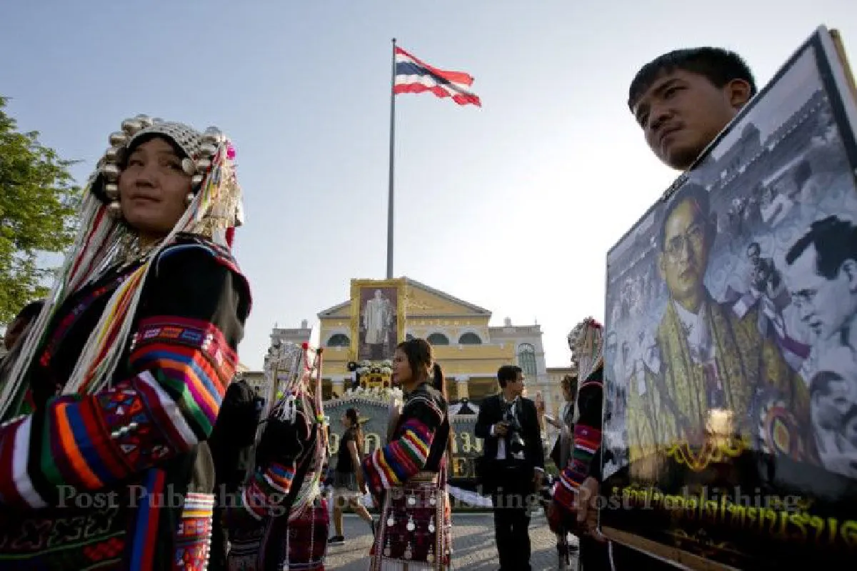 กลุ่มชาติพันธุ์-ชนพื้นเมืองกว่า5,000คนเข้ากราบพระบรมศพ