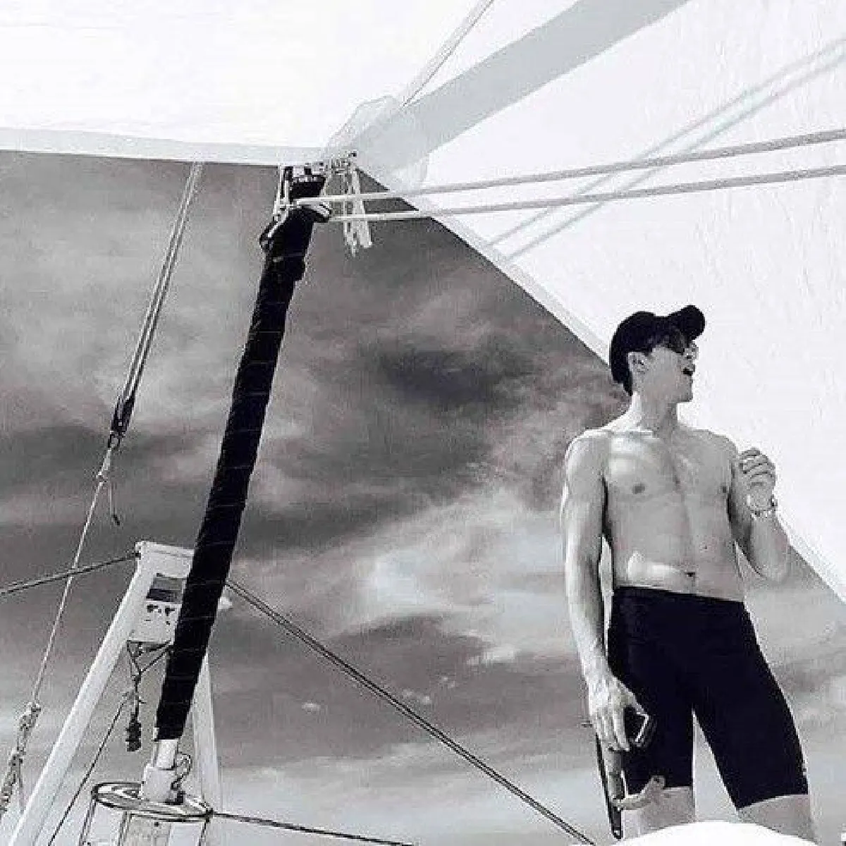 ใจสั่นระรัว!เผยภาพ"ณเดชน์"อวดหุ่นสุดล่ำบึ้กขณะเล่นน้ำทะเล