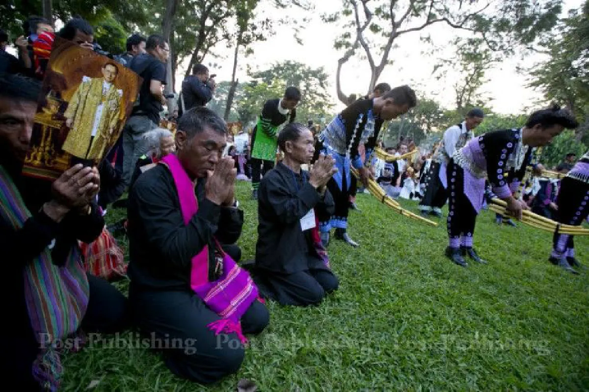 กลุ่มชาติพันธุ์-ชนพื้นเมืองกว่า5,000คนเข้ากราบพระบรมศพ