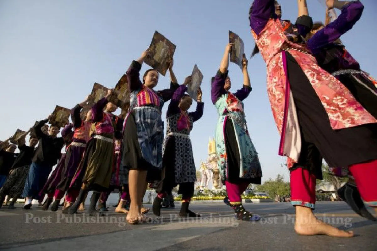 กลุ่มชาติพันธุ์-ชนพื้นเมืองกว่า5,000คนเข้ากราบพระบรมศพ