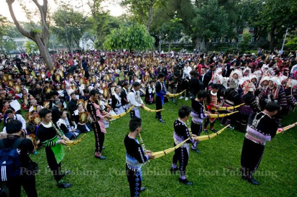 กลุ่มชาติพันธุ์-ชนพื้นเมืองกว่า5,000คนเข้ากราบพระบรมศพ