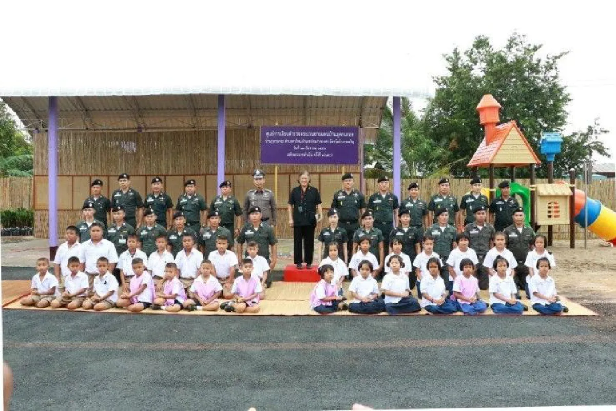 ภาพซาบซึ้งสมเด็จพระเทพฯเสด็จฯเปิดศูนย์การเรียนรู้ ตชด.