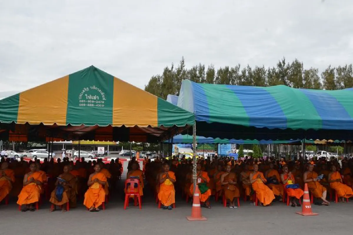 วัดพระธรรมกายนำสแลน-กล้องวงจรปิดออกจากประตู4