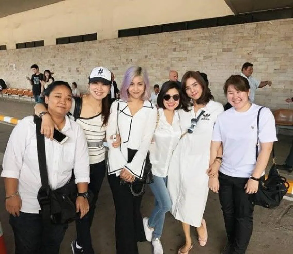 "อุ้ม ลักขณา" ลาบวช 7 วัน พึ่งธรรมะเยียวยาจิตใจ