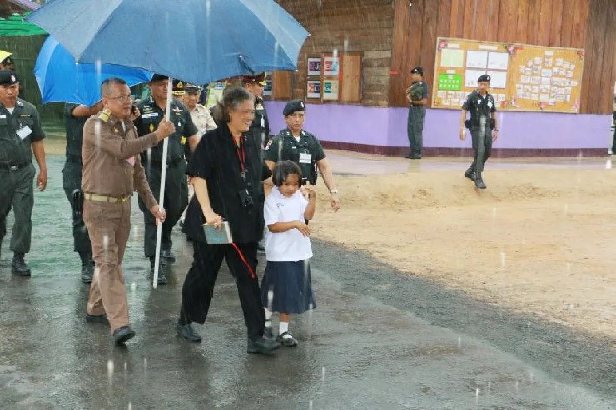 ภาพซาบซึ้งสมเด็จพระเทพฯเสด็จฯเปิดศูนย์การเรียนรู้ ตชด.