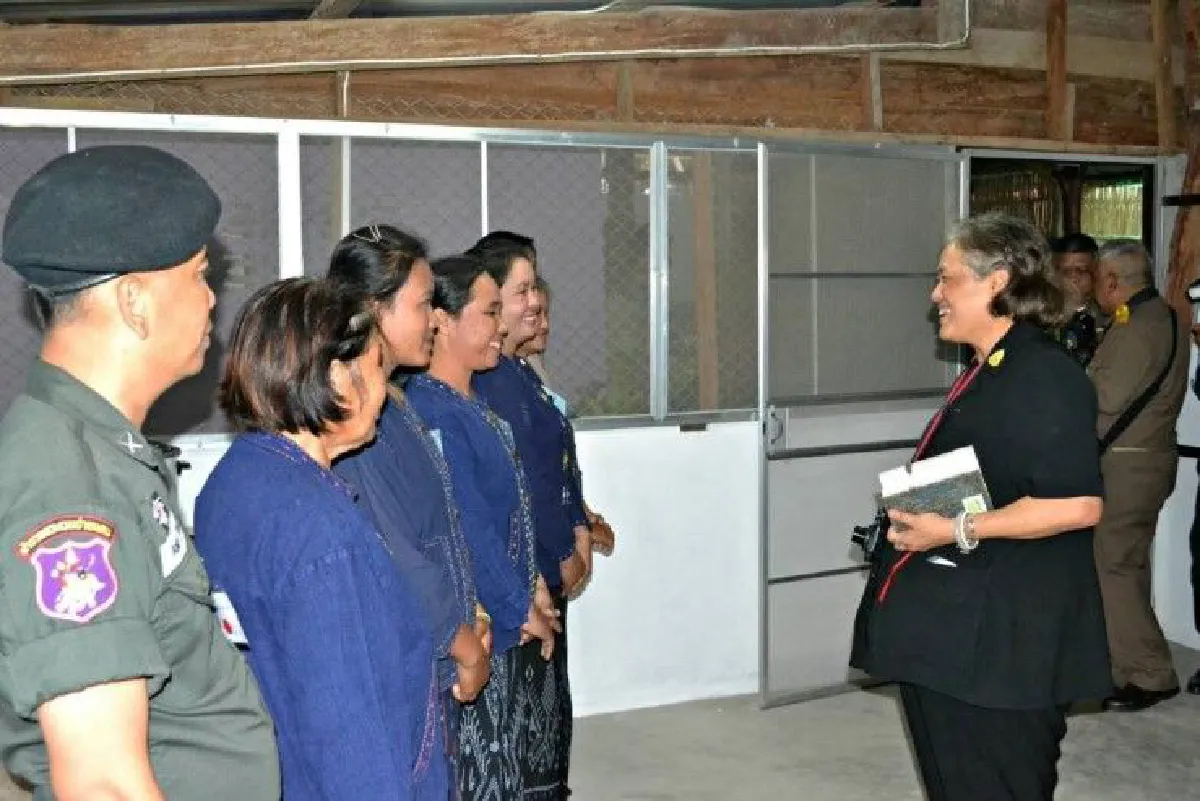 ภาพซาบซึ้งสมเด็จพระเทพฯเสด็จฯเปิดศูนย์การเรียนรู้ ตชด.